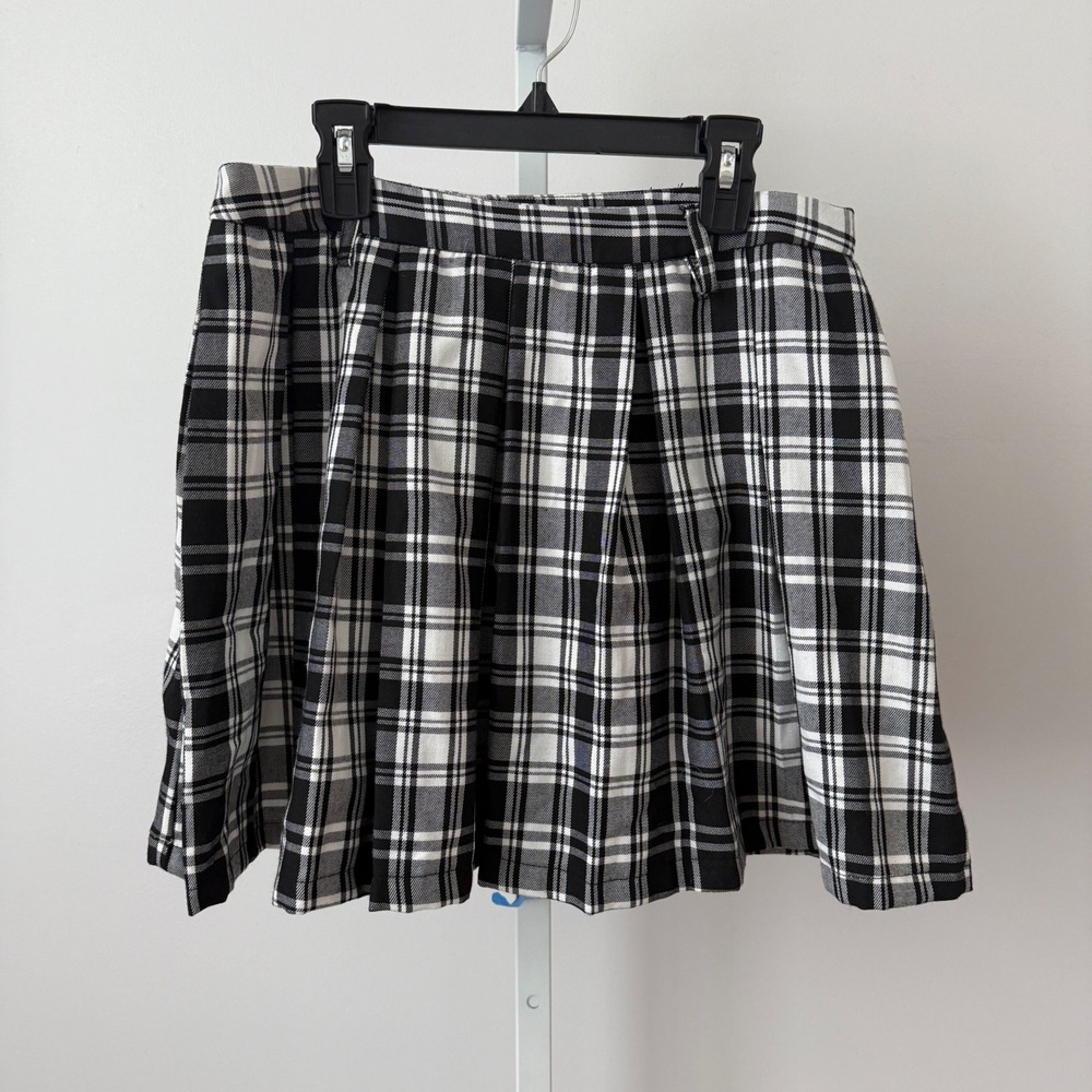 Hot Topic Plaid Pleated Mini Skirt Black White Womens Size SM Goth‎ Collegiate